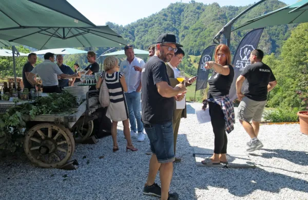 Jože in Nataša Podobnik sta ob mednarodnem dnevu piva s svojo 
pivovarno Zajc 1725 gostila kolege in vse v pivovarski verigi na 
pogovoru o izzivih prihodnosti.