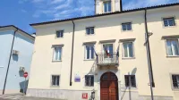 Pred Ljudsko univerzo Koper bo konec avgusta pričakovati vrsto ljudi, ki se bodo skušali prijaviti v digitalno opismenjevanje in s tem  prejeti 
bon '22 v vrednosti 150 evrov. 