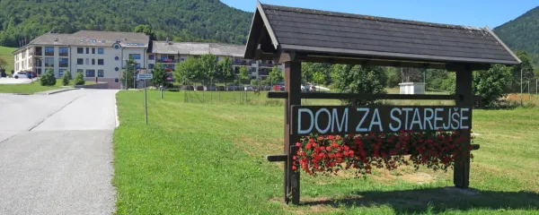 V dom za starejše prenovljen nekdanji hotel Bor v Črnem Vrhu 
bržčas stoji v najlepšem okolju in je kot zasebni dom sočasno 
precej cenejši od najdražjih koncesijskih domov.