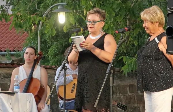     S pesnico Andreino Trusgnach iz Benečije se je pogovarjala slavistka in 
istrska pesnica  Alferija Bržan.