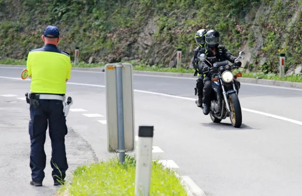 50-letnik iz Kraljevice nedaleč od Reke je na najetem motorju proti 
Kozini vozil 19-letnega državljana Iraka. Fotografija je simbolična.