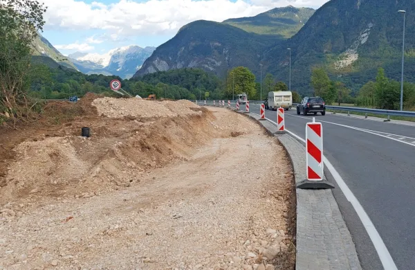 V Bovcu so  začeli graditi prvi pododsek bodoče kolesarske poti 
proti   Čezsoči.