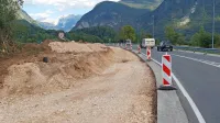 V Bovcu so  začeli graditi prvi pododsek bodoče kolesarske poti 
proti   Čezsoči.