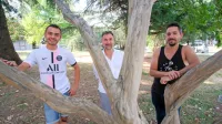 Gustav Poullain, Adrijan Cingerle in Quentin Soret (z leve) so to 
poletje združili svoje moči in znanje ter povzeli dobre prakse na 
področju izvedbe zunanjih ureditev iz Francije in Slovenije.  