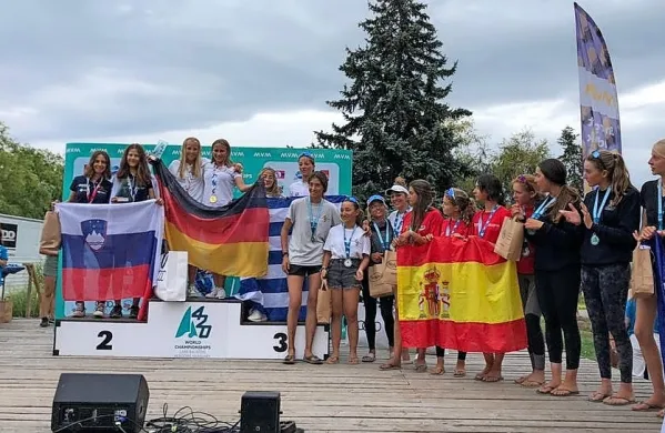 Ana Planinšič in Lara Božič sta na svetovnem prvenstvu v jadranju  
postali svetovni podprvakinji v razredu 420 v kategoriji do 17 
let.