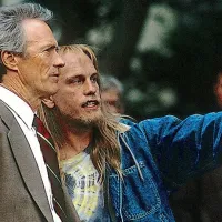 V filmu Na ognjeni črti (1993) je Clint Eastwood upodobil telesnega 
čuvaja ameriškega predsednika, John Malkovich pa atentatorja.