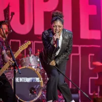 Glavne zvezde zaključnega večera bi morali biti Bad Religion, ki pa so 
turnejo  odpovedali. Dvigovanje energije so nase brez težav prevzeli 
The Interrupters.  