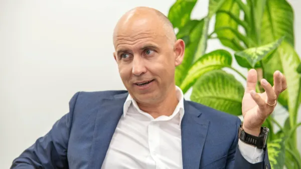  Mag. Janez Rebec se je v Pivki perutninarstvo  zaposlil oktobra 
1999 kot finančni direktor,  predsednik uprave je postal konec  leta 
2004.