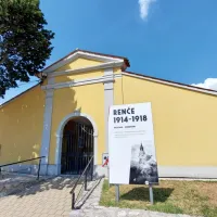  Muzej sanitete prve svetovne vojne so   uredili v stari vežici na pokopališču. 