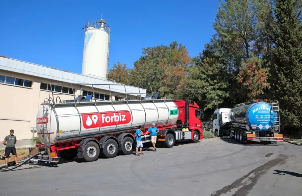 V Rižanskem vodovodu so za minuli  praznično podaljšan konec 
tedna povečali dovoze vode. V velike cisterne  je gre 25, v majhne  
pa  deset kubičnih metrov.