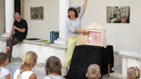 Festival vodita Jelena Sitar in Igor Cvetko, zaslužna za razmah 
kamišibaja pri nas. 