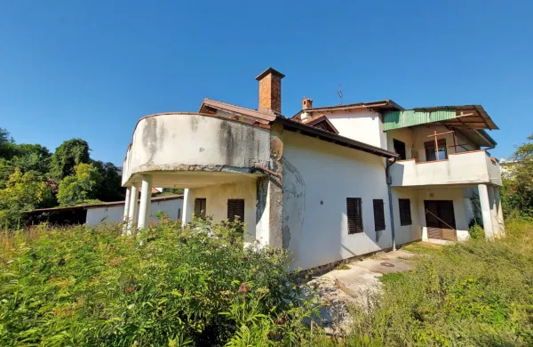 V dotrajanem objektu ob Erjavčevi bodo uredili dnevni center in stanovanjsko skupnost. Jeseni bodo izbrali izvajalca. 