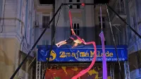 Zmaj 'ma mlade (fotografija je z lanskega festivala)  je kolaž različnih 
kulturnih dogodkov, ki izboljšajo poletno kulturno ponudbo Postojne.