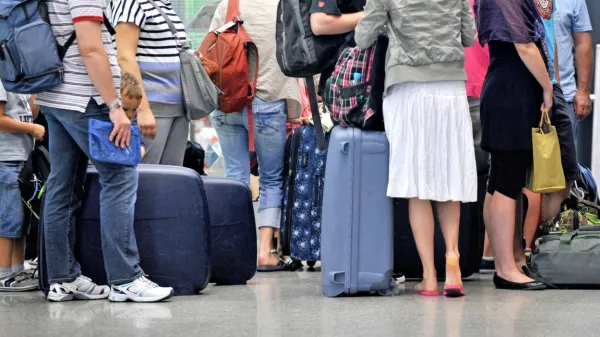 Tako poceni letalskih vozovnic, kot smo jih poznali doslej,  v 
naslednjih letih ne bo več, toda nizkocenovni leti se s  tem ne 
poslavljajo. 