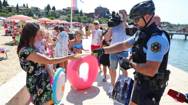 Najslabše zasedena je Policijska uprava Koper, kjer je dejanska 
zasedenost na večini enot med 50 in 60 odstotki.