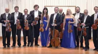 Festival bodo   I Solisti Veneti  pod umetniškim vodstvom Giuliana Carelle v soboto odprli s koncertom  Od Tartinija do Schönberga. 