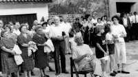 Skladatelj Makso Pirnik (sedi) na otvoritvi Kogojevih dni  leta 1992 
v Kanalu, leto pred smrtjo.