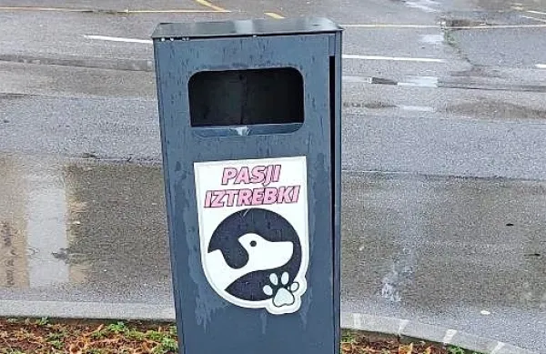Občina Sežana je pred kratkim namestila dodatne koše za pasje 
iztrebke.