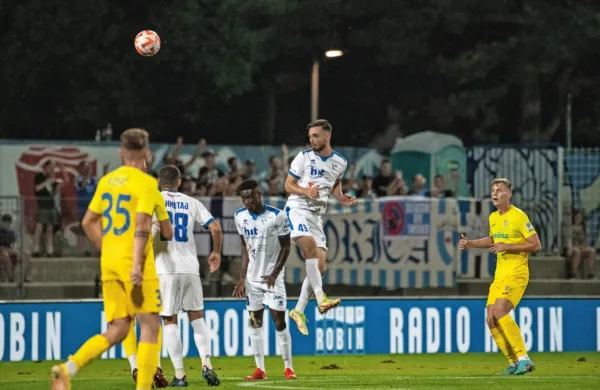 Novogoričani (v belih dresih) bodo v Celju lovili prvo točko z 
gostovanj. 