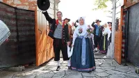 Ženin in nevesta, Ivan Kerpan in Dana Puric. 