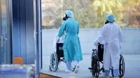 Epidemija covida-19 je z omejitvami in prepovedjo osebnih stikov 
hudo prizadela rakave bolnike, povezane v skupinah za samopomoč, zato je Društvo onkoloških bolnikov vzpostavilo svetovanje in stike na daljavo z linijama ONKOfon in ONLINE. 