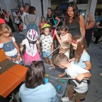 Spoznavanje lastnosti magnetov ob stojnici Centra eksperimentov