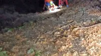 Tolminska gorska reševalca sta v četrtek zvečer  pokojno z vrvno tehniko potegnila iz globeli.