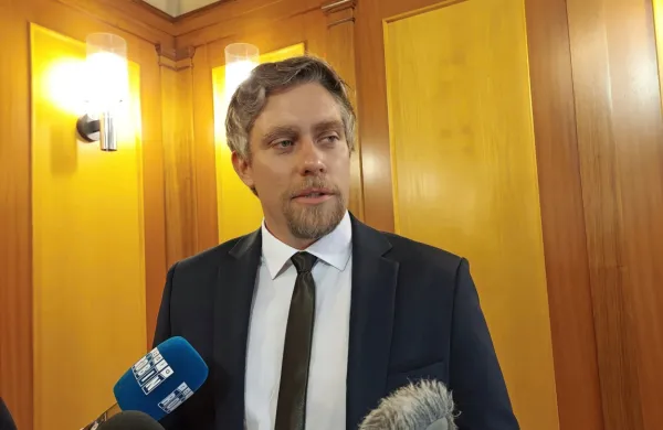 Gorazd Božič  ima po  potrditvi na mandatni komisiji in napovedi, 
da opozicija imenovanju ne bo nasprotovala, odprto pot do mesta 
direktorja Zavoda GO!2025. 