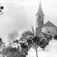 Na razstavi je tudi prepoznavna fotografija XIV. divizije, ki jo hrani 
Muzej novejše zgodovine Slovenije.