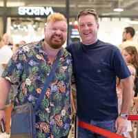 Sedanji in nekdanji voditelj Radia Capris (ta je bil medijski sponzor 
koprske premiere) Nejc Špeh in Aleksander Pahor.