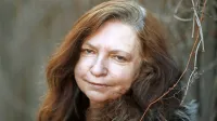  Amanda Aizpuriete veliko pesni o strahu in brezupu, saj ju pogosto občuti: “Življenje je pač takšno. Zdaj še posebej.”