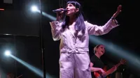 Konstrakto je junija z Zemljo gruva navdušila na festivalu Sea star 
v Umagu, pojutrišnjem prihaja v Ljubljano. 