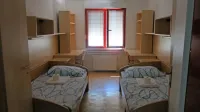 Študentom možnost bivanja nudijo tudi dijaški domovi. Na 
fotografiji je Dijaški dom Nova Gorica. 