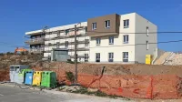 Nov zasebni dom starejših občanov v Pivki naj bi prve stanovalce 
sprejel  v začetku prihodnjega leta. Največ težav imajo s pridobivanjem negovalnega osebja.  