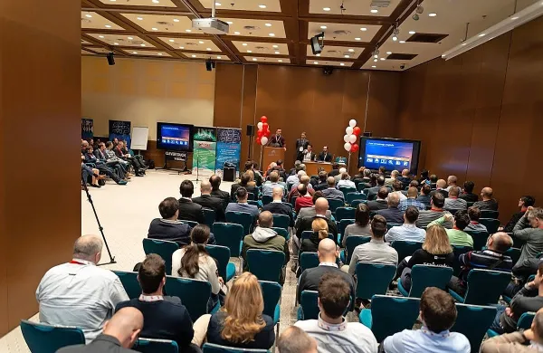 Letos se konference Infosek udeležuje preko 700 strokovnjakov s 
področja informacijske varnosti iz Slovenije in tujine.