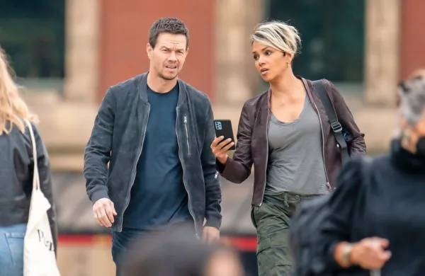 Mark Wahlberg in Halle Berry konec aprila na snemalnem setu 
filma Our Man from Jersey v londonu  