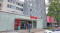 Kako bo škoda zaradi poplave vplivala na načrtovano prenovo 
zgornjih prostorov, na mestni občini še ne morejo reči. 