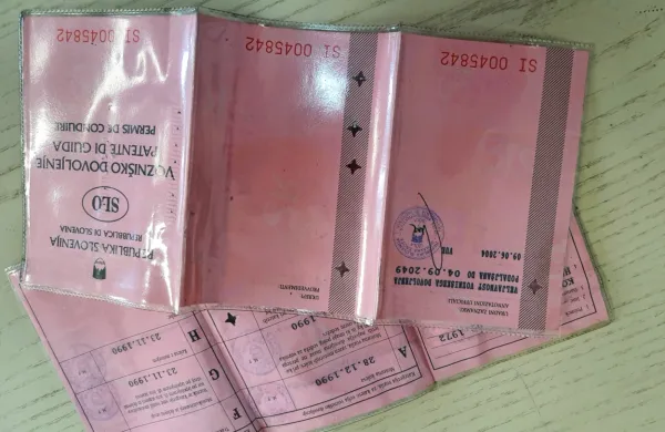 Stara vozniška bodo po predlogu vlade lahko v uporabi še dobrih 
deset let.  