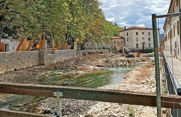 Gradbena dela v strugi reke Vipave in lokalu v Podskali naj bi bila 
zaključena pred koncem leta.