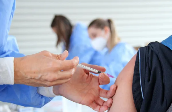 Vsak, ki si to želi, bo cepljen z novim cepivom proti covidu-19, ki je 
zdaj že na voljo, sporočajo iz primorskih ZD, kjer so ponekod to 
cepivo že prejeli ali pa ga naročajo in bo na voljo prihodnji 
teden. 