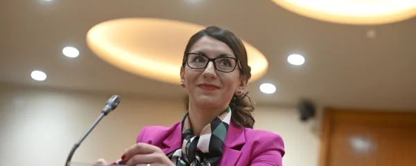 Dr. Emilija Stojmenova Duh: “Ne moremo pričakovati, da bodo 
generacije, ki se nikoli niso srečale s tako tehnologijo, te novosti 
hitro zagrabile.”