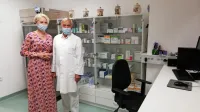 Odprtja novih prostorov se je udeležila tudi predsednica državnega zbora Urška Klakočar Zupančič (na fotografiji z direktorjem 
Aleksandrom Merlom), ki je pohvalila postojnsko porodnišnico “za 
zavidljive rezultate rojstev, ki  sodijo v sam vrh uspešnosti”. 