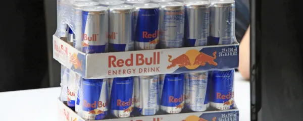 Energijske pijače so oglaševane kot živilo, s katerim je življenje 
občutno boljše in aktivnejše. In prav to je še posebno problematično. 