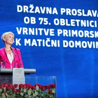 Slavnostno govornico Urško Klakočar Zupančič je Avditorij nagradil z bučnim aplavzom.