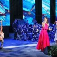 Tudi nastop Lee Sirk so dopolnili plesalci MN Dance Company z 
odličnima Nastjo Bremec Rinya in Michalom Rinyo na čelu. 