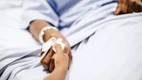 V tej tragediji v celjski bolnišnici se zdi  laikom zdravstvenim 
delavcem v državi nepojmljivo, da ni nihče od zaposlenih prisebnega   bolnika povprašal po imenu in da se z njim očitno ni nihče 
pogovarjal.  