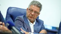 Konrad Kuštrin s Fidesom vztraja pri izstopu iz enotnega plačnega 
sistema.