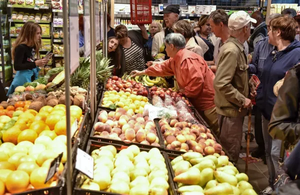 Popisovalci bodo ob 15 skupinah osnovnih živil dodatno  spremljali  še pet skupin živil sezonske narave; tokrat so to paprika, 
čebula, paradižnik, hruške in bučno olje.