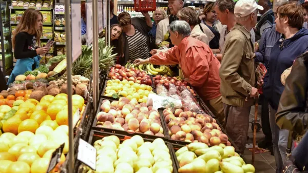 Popisovalci bodo ob 15 skupinah osnovnih živil dodatno  spremljali  še pet skupin živil sezonske narave; tokrat so to paprika, 
čebula, paradižnik, hruške in bučno olje.