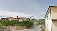 Domačini na Gažonu se sprašujejo, kdaj bo občina zgradila pločnik 
od Krožere do vasi, s čimer bo poskrbela za večjo varnost vseh 
udeležencev v prometu.  